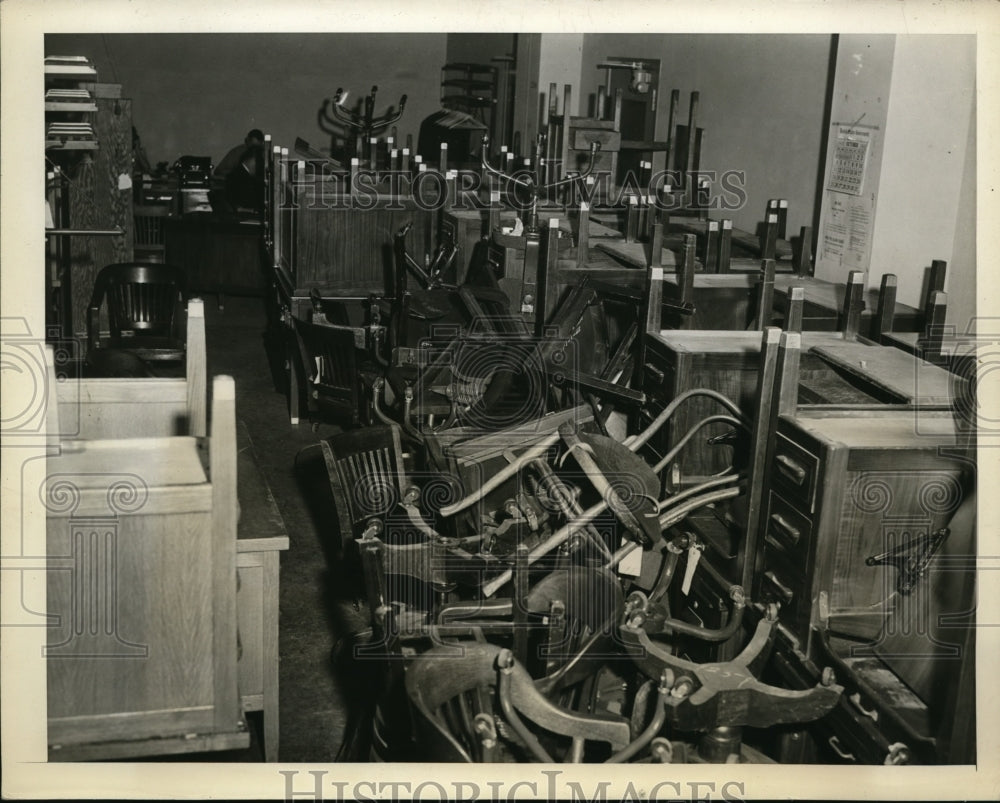 1942 Pentagon Personnel Shifts Old Desk and Chairs  - Historic Images
