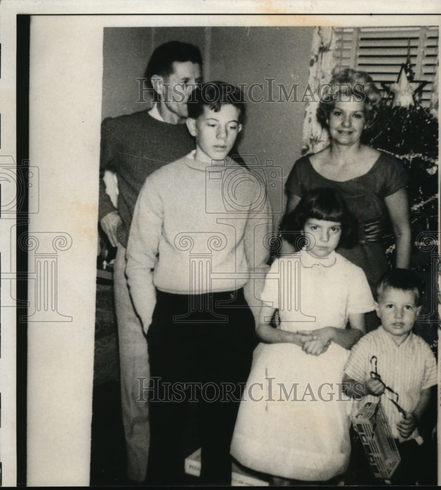 1961 Press Photo Family Of Six Perished When Fire Swept Through Their Apartment - Historic Images