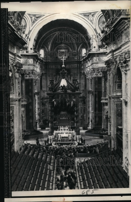 1963 Press Photo Crowds Line Up to View Pope John XXIII's Body at St. Peter's - Historic Images