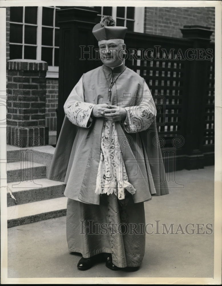 1939 Press Photo Arch. Francis J.Spellman outside Sacred Heart Parish Church-Historic Images