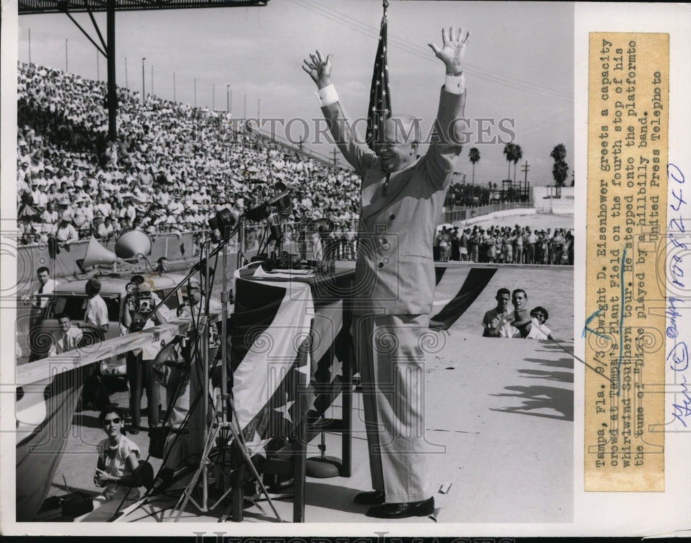 1952 Press Photo Dwight Eisenhower greets crowd at Tampa&#39;s Plant Field-Historic Images