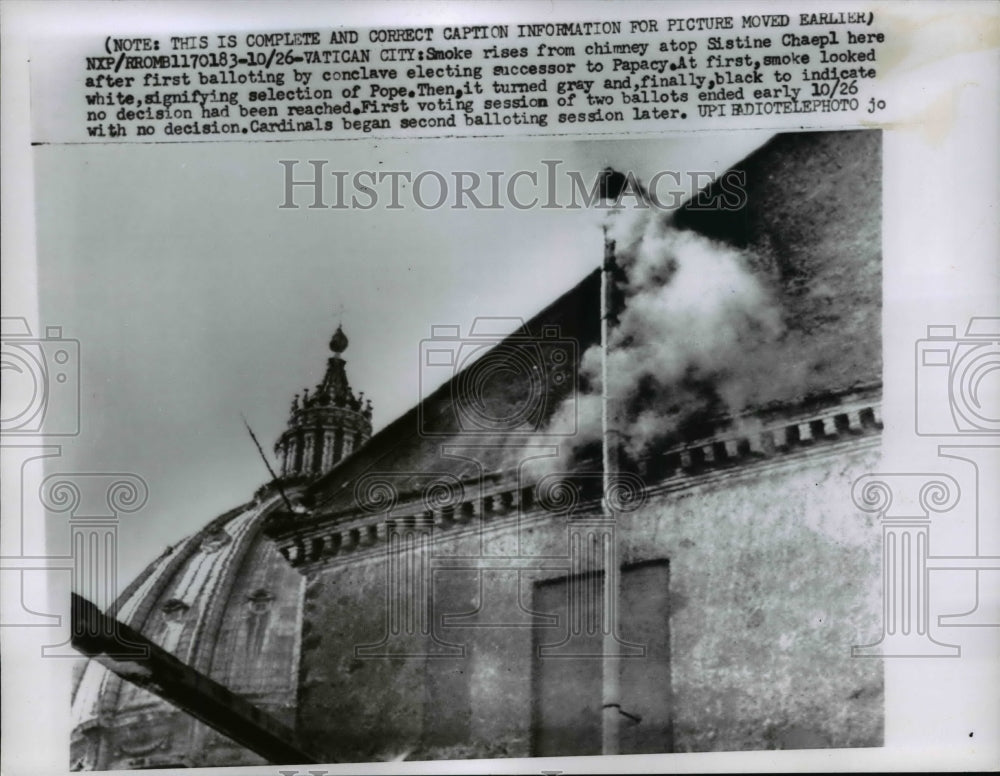 1958 Press Photo Smoke Rises From Chimney After First Balloting By Conclave - Historic Images