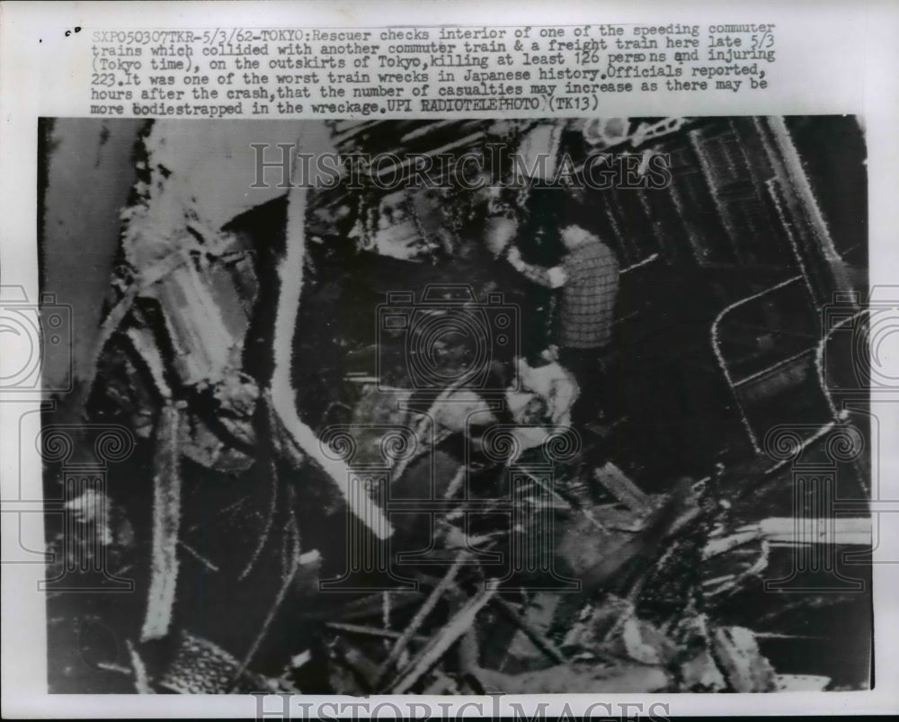 1962 Press Photo Japan Railroad commuter train collided with a freight train - Historic Images