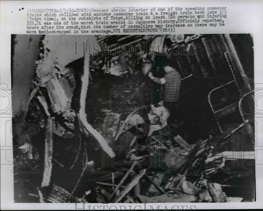 1962 Press Photo Japan Railroad commuter train collided with a freight train - Historic Images