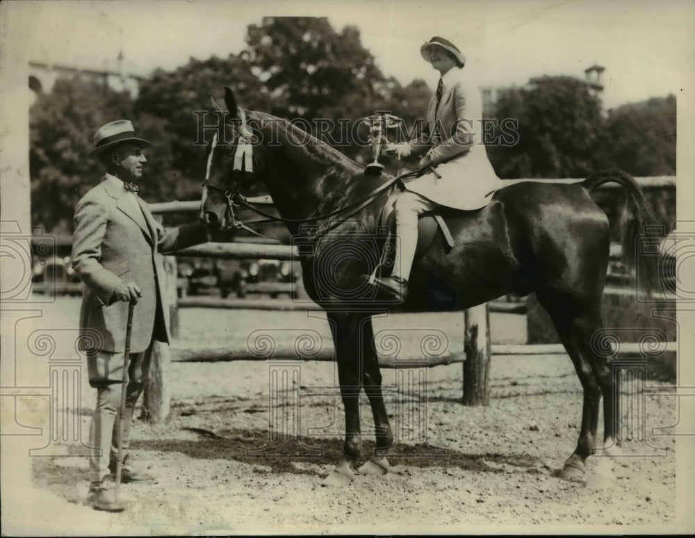 1930 Press Photo Orsa Gault at the Society Horse Show in Washington - nef12563-Historic Images