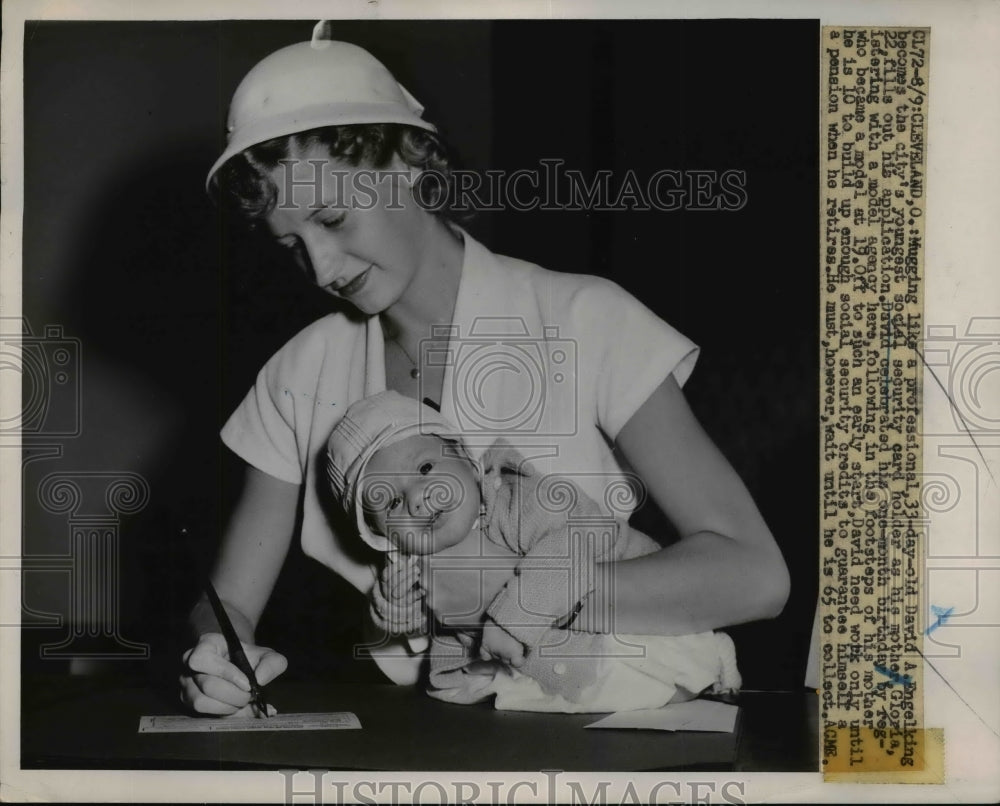 1951 Press Photo David A.Engelking youngest social security card holder - Historic Images