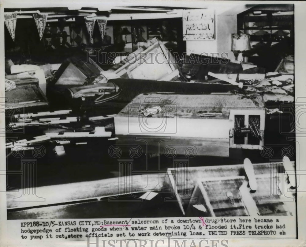 1953 Press Photo Flooded Basement salesroom of downtown drugstore at Kansas City - Historic Images