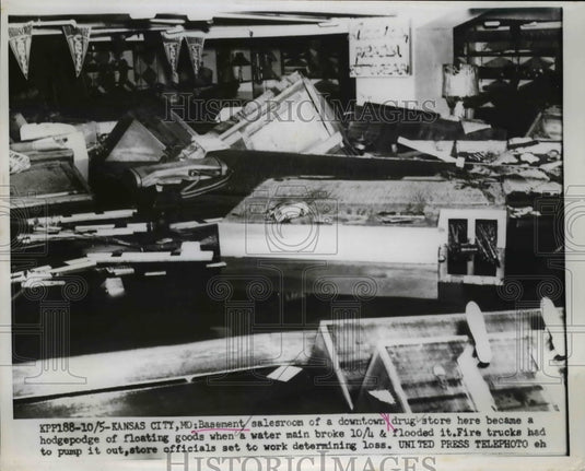1953 Press Photo Flooded Basement salesroom of downtown drugstore at Kansas City - Historic Images