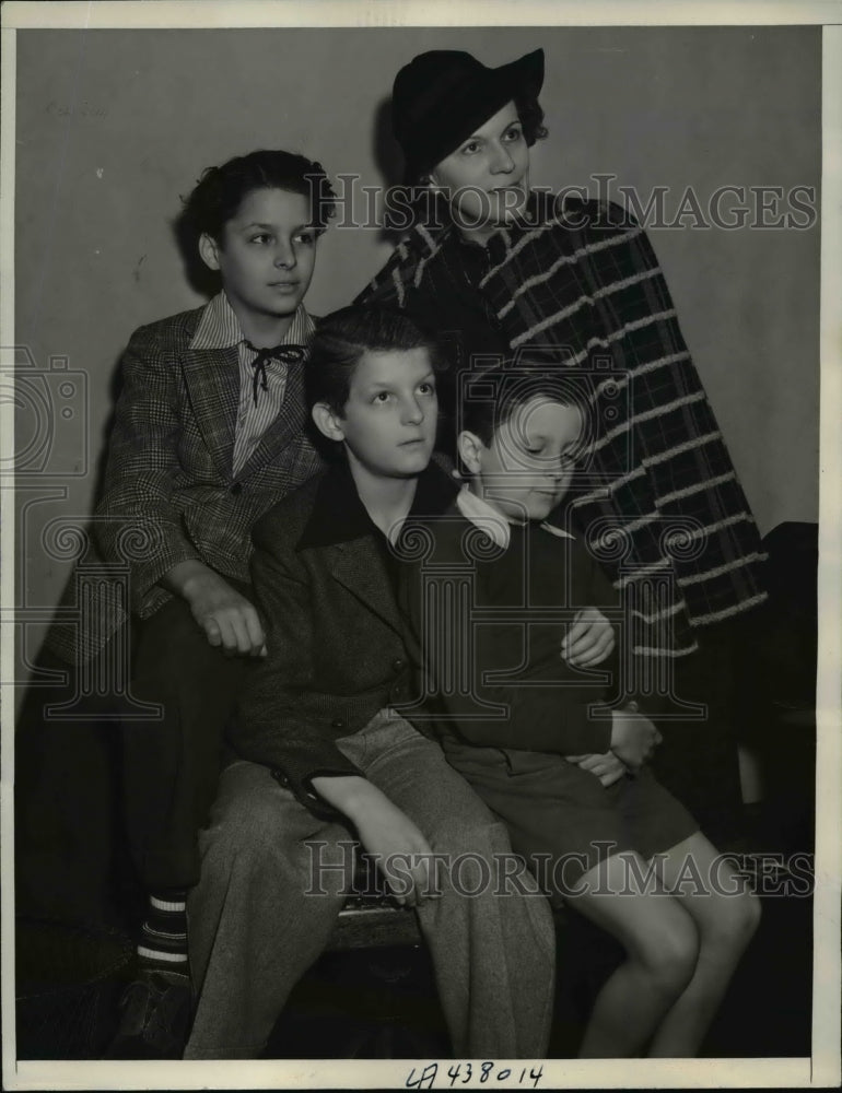 1938 Press Photo Mrs. A. Dadjin Forces Former Spouse To Pay More Child Support - Historic Images