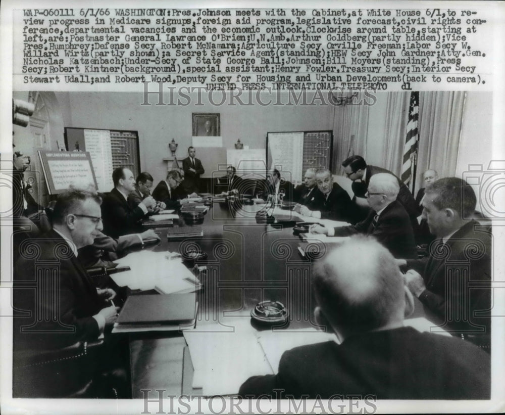 1966 Press Photo President Johnson meets with the cabinet at White House - Historic Images