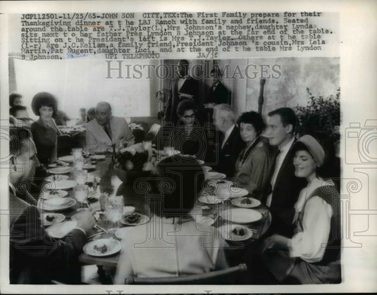 1965 Press Photo President Lyndon B. Johnson Thanksgiving Dinner at LBJ Ranch - Historic Images