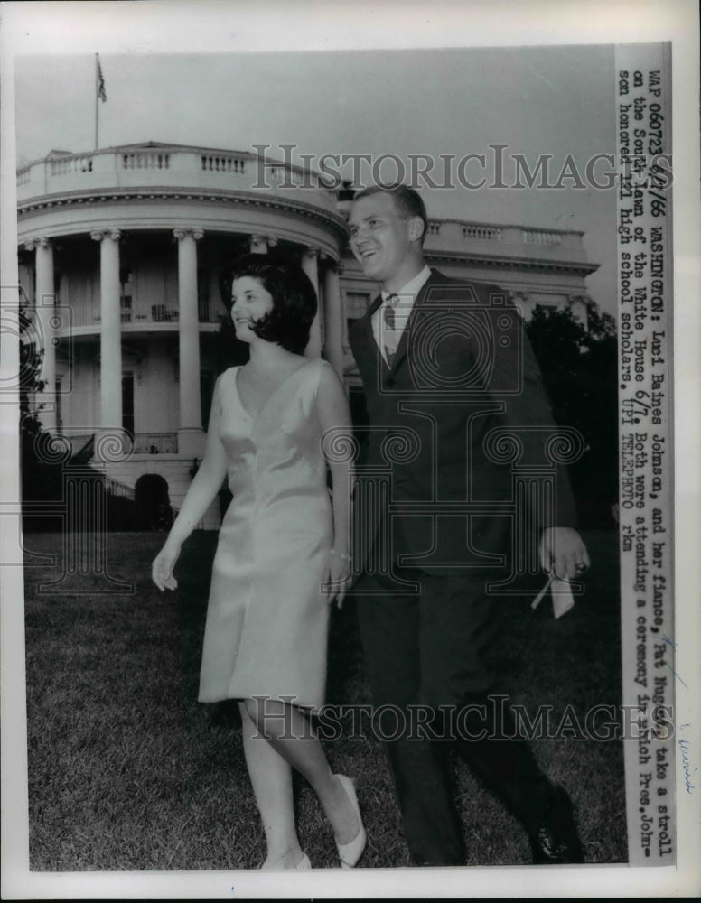 1966 Press Photo Luci Johnson and Fiance Pat Nugent Take Stroll on South Lawn - Historic Images