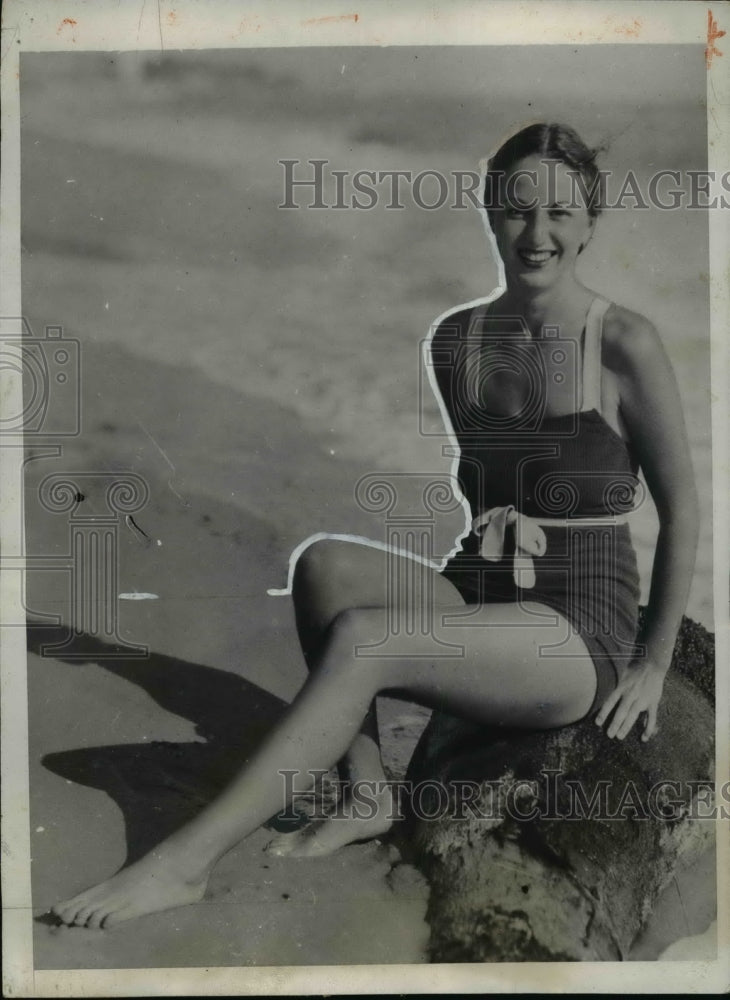 1932 Press Photo Ms Annita Albright Enjoys Her Daily Sunburn and Dip - nef15314 - Historic Images