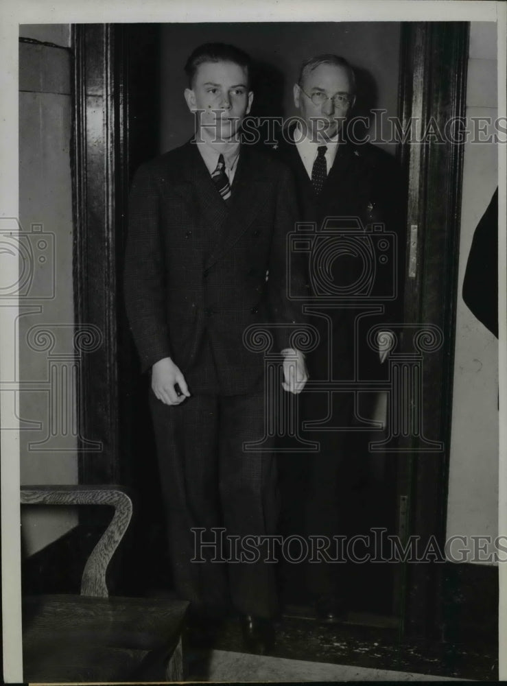 1938 Press Photo T. Danielson Brought Into Court For Hearing On Murder Charge - Historic Images