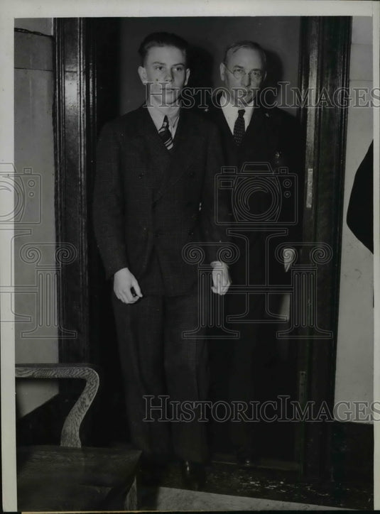 1938 Press Photo T. Danielson Brought Into Court For Hearing On Murder Charge - Historic Images