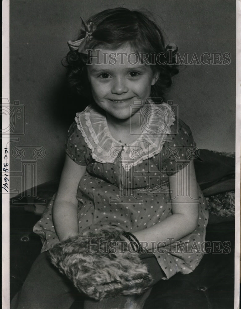 1937 Little Girl Sheila Ann Tomlinson @ Kansas City Court of Appeals - Historic Images