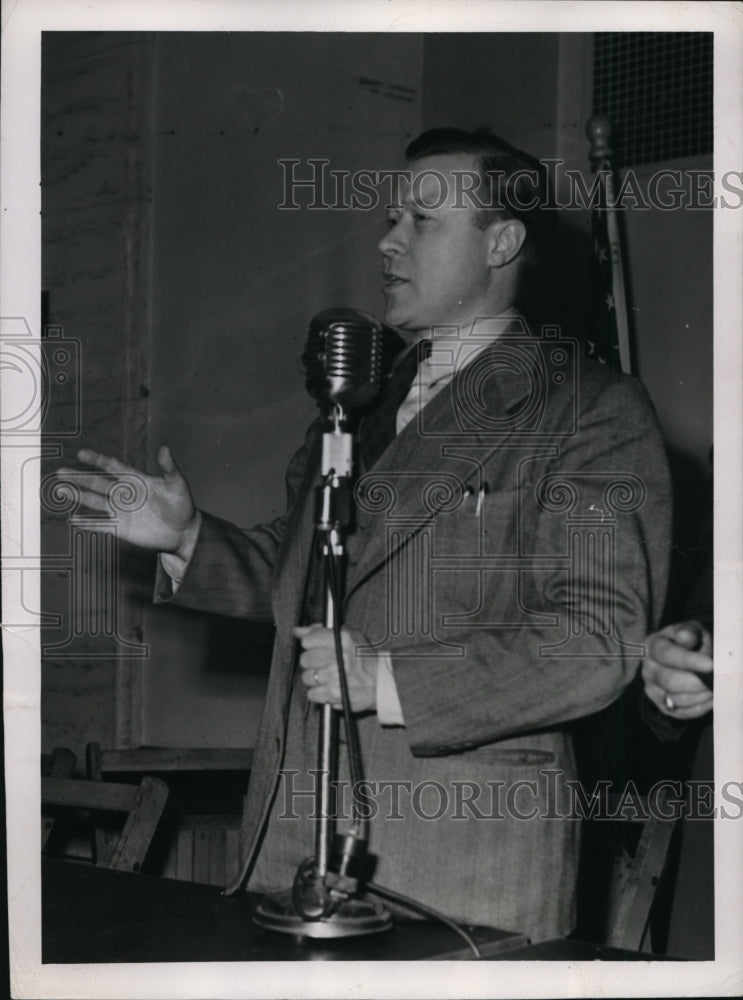 1947 Press Photo Walter P Reuther UAW Pres Telling Delegates of Conference Agmt-Historic Images