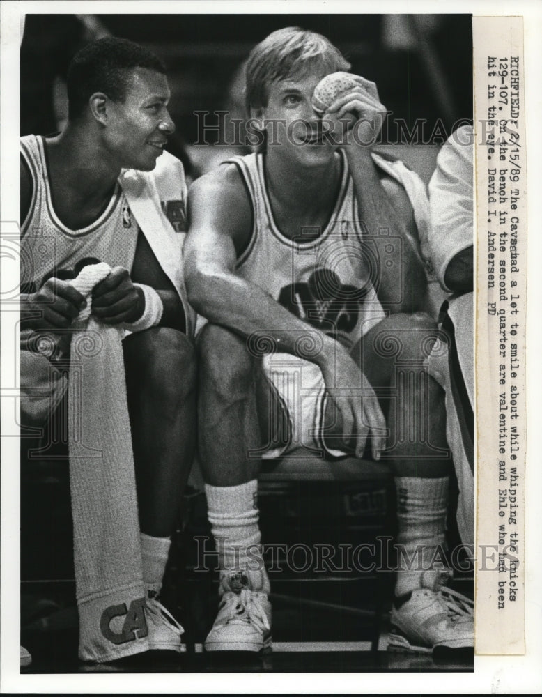 1989 Press Photo Craig Ehlo and Darnell Valentine on Cleveland Cavaliers Bench- Historic Images