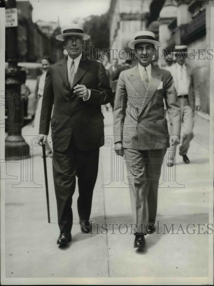 1932 Judge Samuel Seabury, James J. Walker Leaving County Courthouse - Historic Images