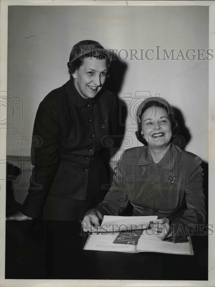 1956 Press Photo Gertrude Merkling, Mrs. Donald C, Adams Cleveland Volunteers - Historic Images