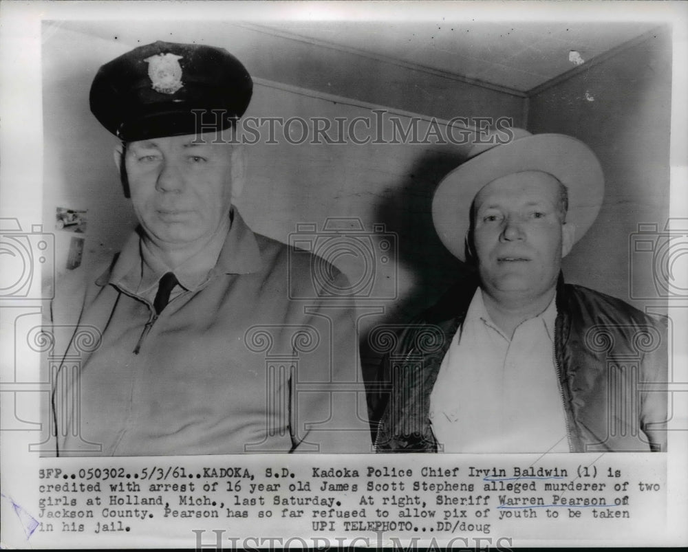 1961 Press Photo Irvin Baldwin,Kadoka Police Chief and Sheriff Warren Pearson - Historic Images