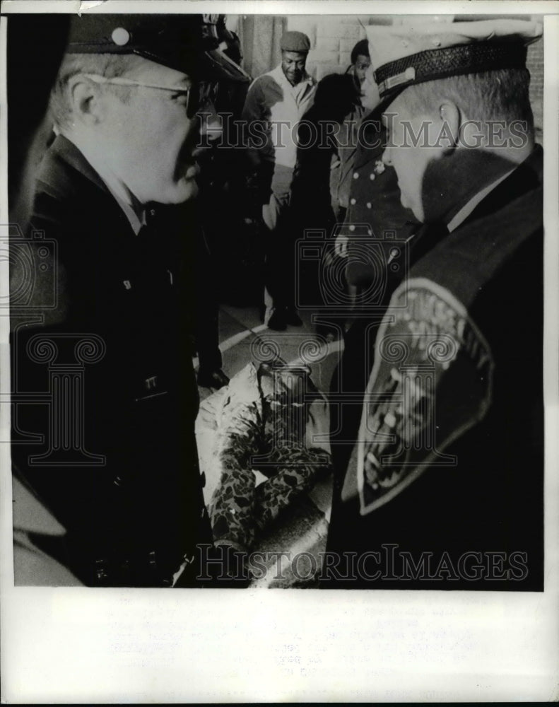 1971 Press Photo Raymond D. Ferrell-El Wounded in Baltimore - nef20029 - Historic Images