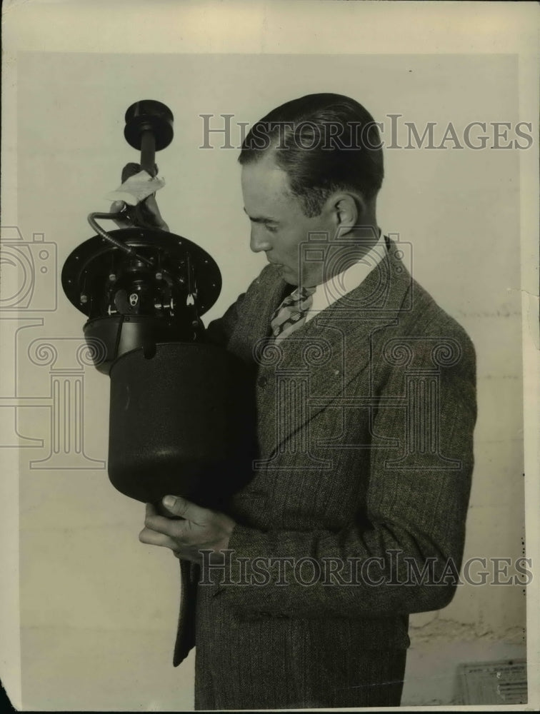 1930 Press Photo Vance Breeset and His Ground-Inductor Compass - nef20300 - Historic Images