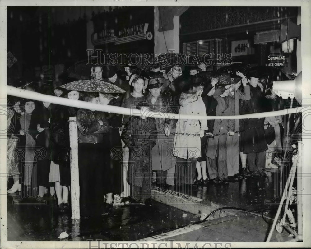 1938 Press Photo Crowd at &quot;Kentucky&quot; Movie Premiere, Carthay Circle Theater - Historic Images