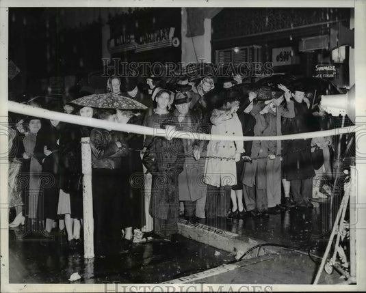 1938 Press Photo Crowd at "Kentucky" Movie Premiere, Carthay Circle Theater - Historic Images