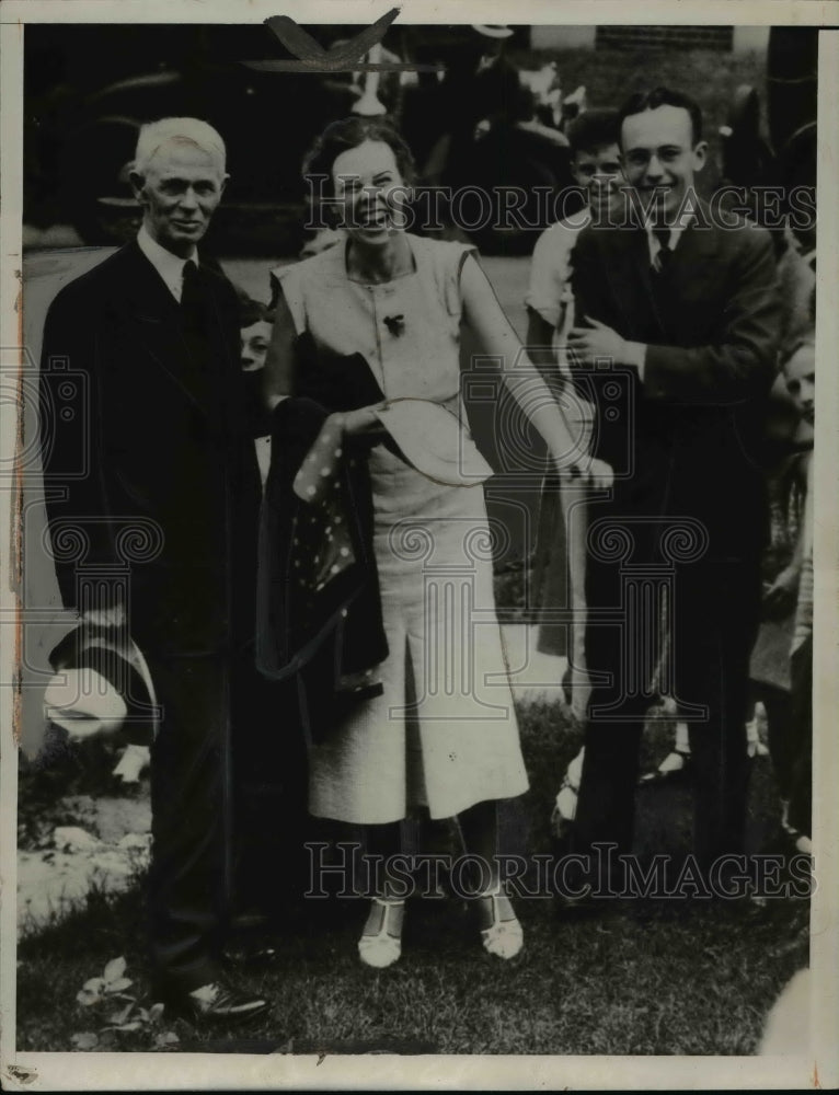 1933 Press Photo H F McElroy Mary McElroy and Henry McElroy - nef21013-Historic Images