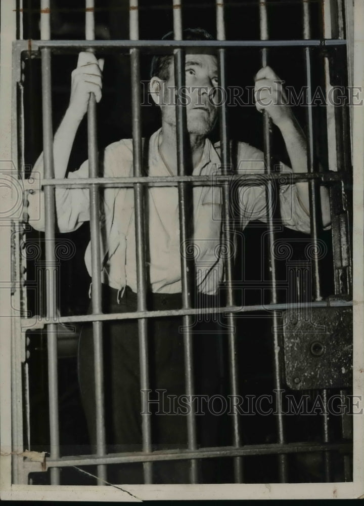 1937 Patrick Mixon arrested inebriate found to be escaped murderer - Historic Images