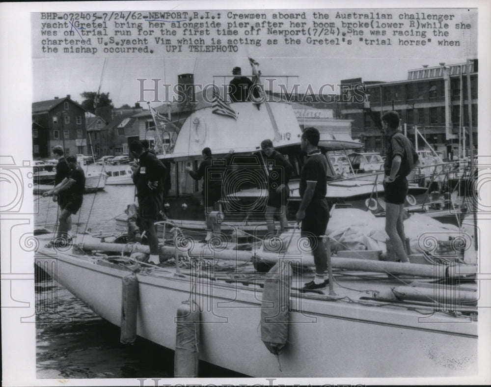 1962 Press Photo Australian Challenger Racing Yacht Gretel &amp; Crew in Newport- Historic Images