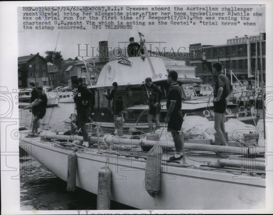 1962 Press Photo Australian Challenger Racing Yacht Gretel & Crew in Newport- Historic Images