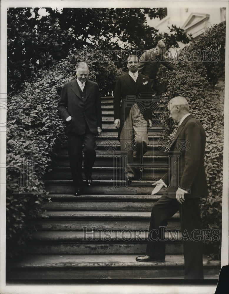 1931 Press Photo White House Usher with Hebert Hoover, Dino Grandi - nef21976-Historic Images