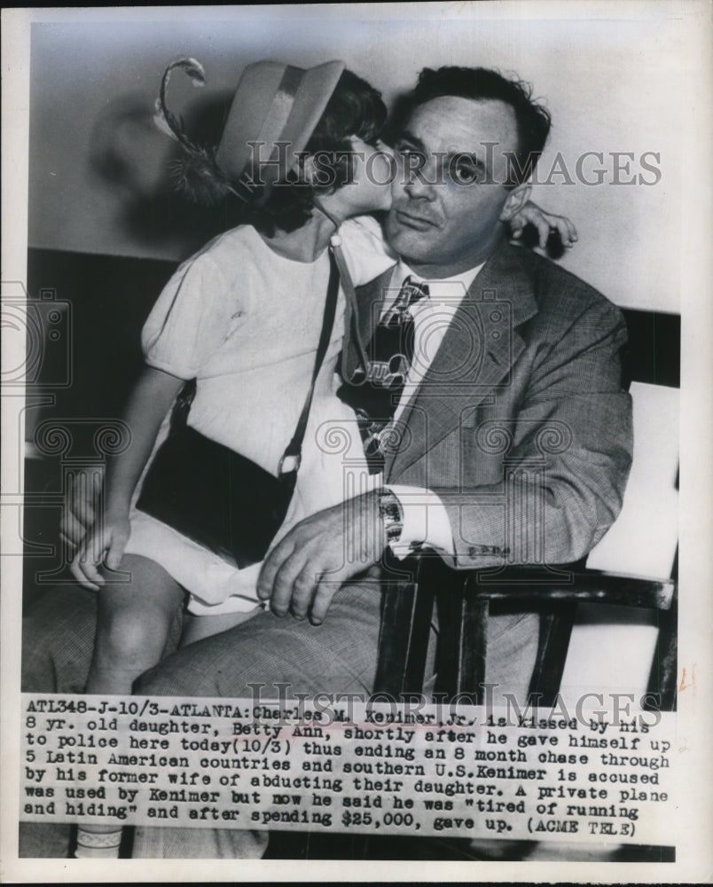 1940 Press Photo Charles M Kenimer Jr Kissed by Daughter Betty Ann - nef22180 - Historic Images