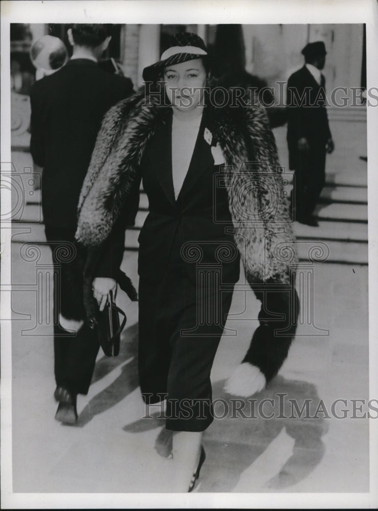 1937 Mary Kirk Brown Seymour Leaving Jail in Beverly Hills - Historic Images