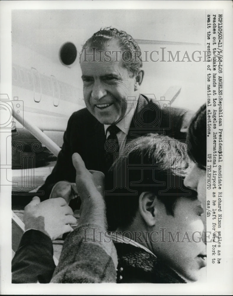 1968 Press Photo Richard Nixon Shaking Hands @ Los Angeles International Airport-Historic Images