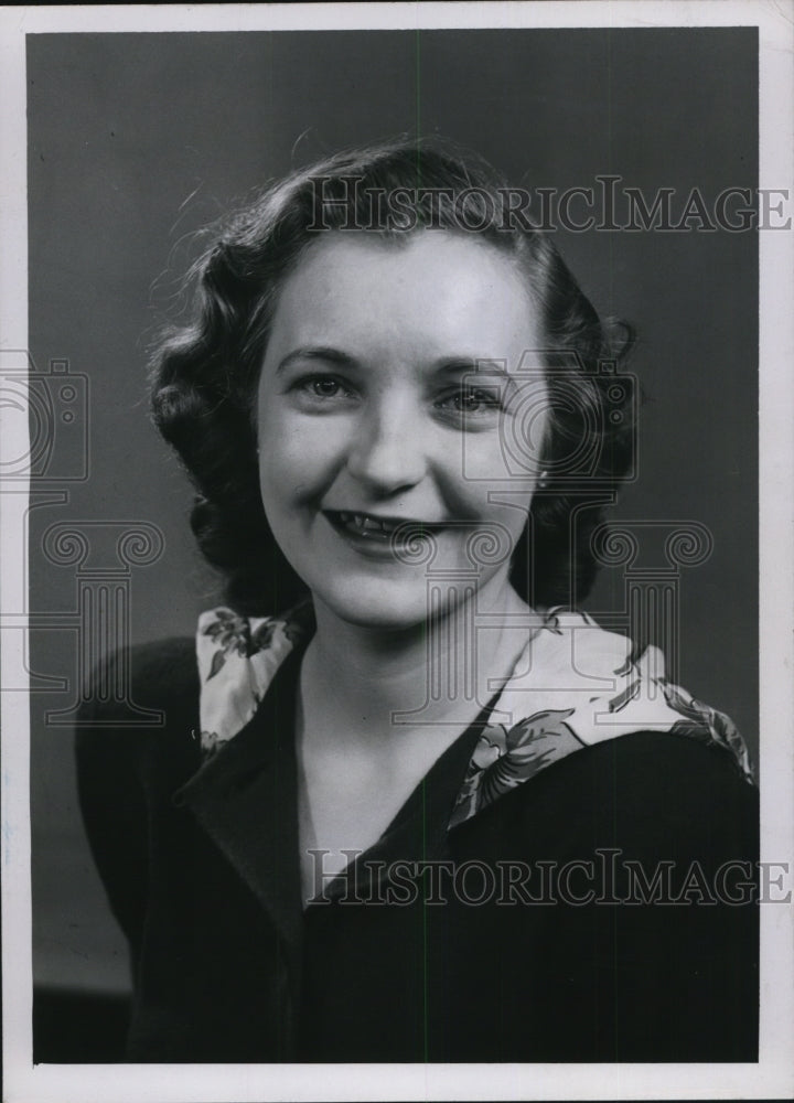 1947 Press Photo Mrs. Earl P. Williams of Cleveland, Ohio - nef23973 - Historic Images