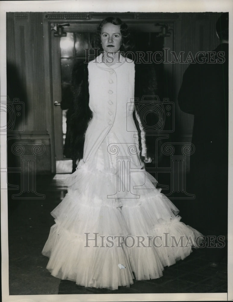 1938 Press Photo Emily Griffin of NY as She Appear at First Bachelors Cotillion - Historic Images