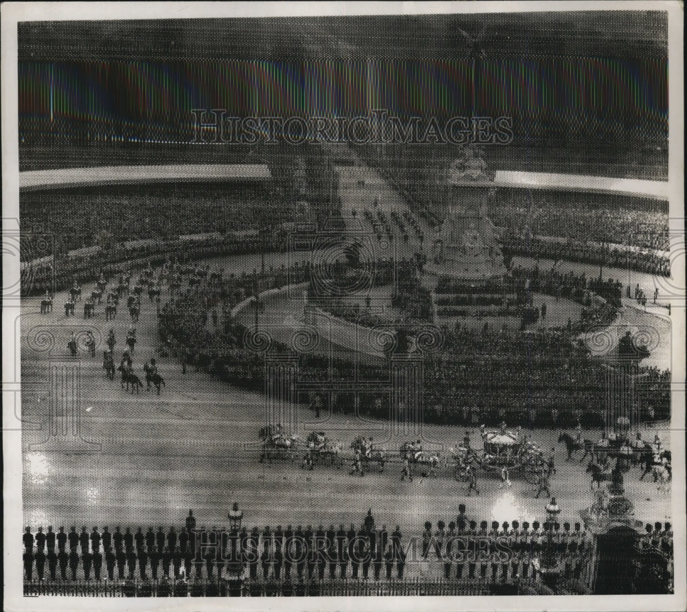 1937 Press Photo Royal Coronation Procession Leaving Buckingham Palace, London - Historic Images