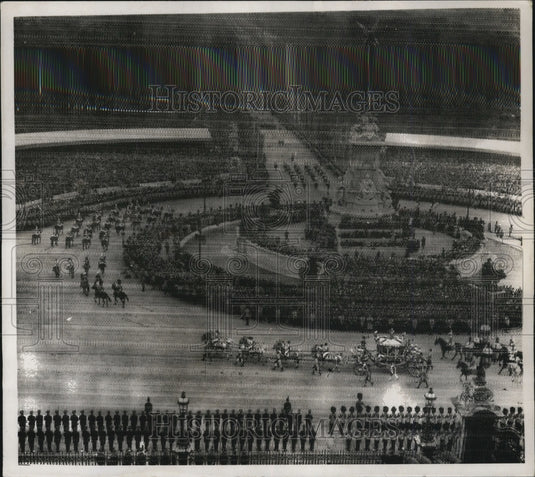 1937 Press Photo Royal Coronation Procession Leaving Buckingham Palace, London - Historic Images