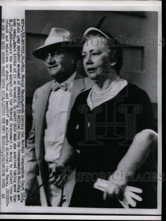 1956 Press Photo Minnie Mangum Leaving norfolk Corporation Court, Virginia - Historic Images