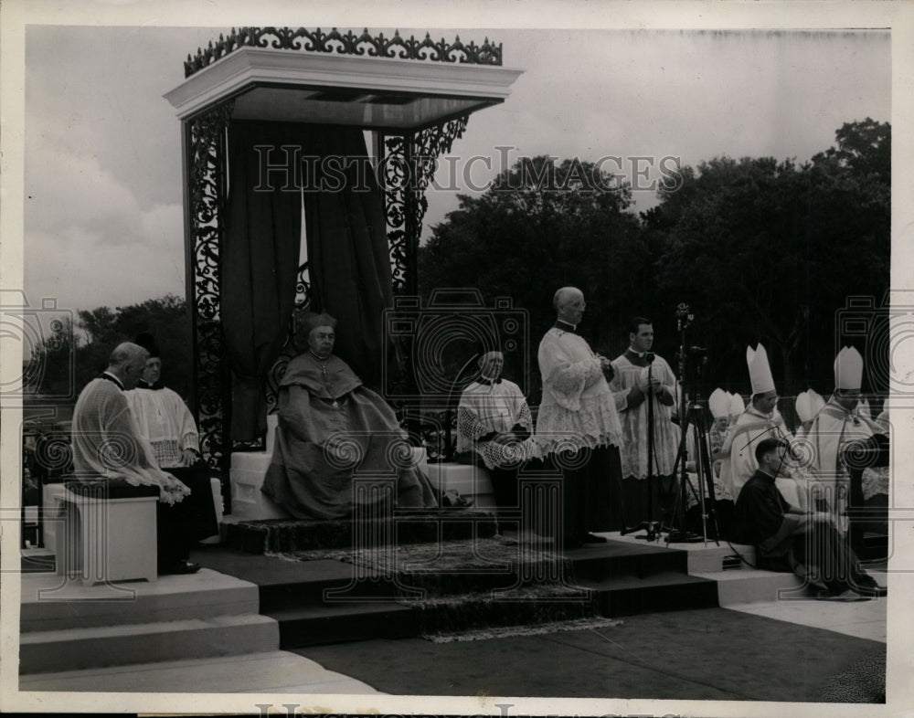 1938 Press Photo George Cardinal Mundelein Seated on His Throne - nef26969 - Historic Images