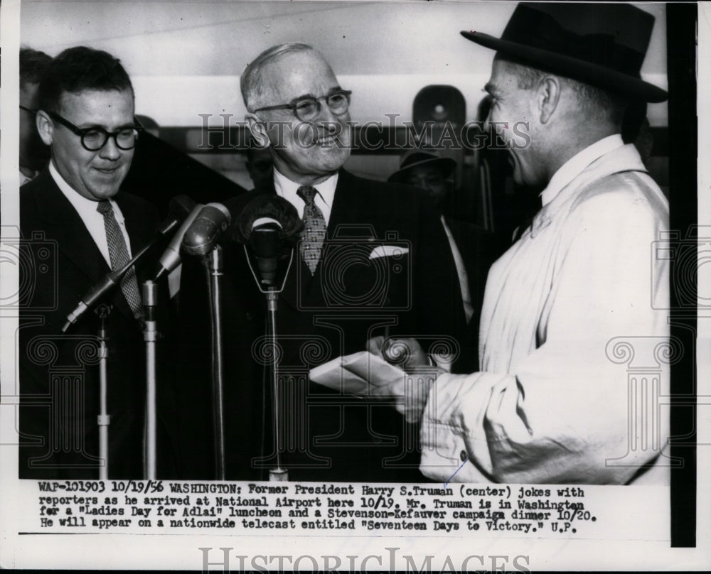 1956 Press Photo Harry Truman Talks with Reporters, National Airport, Washington - Historic Images