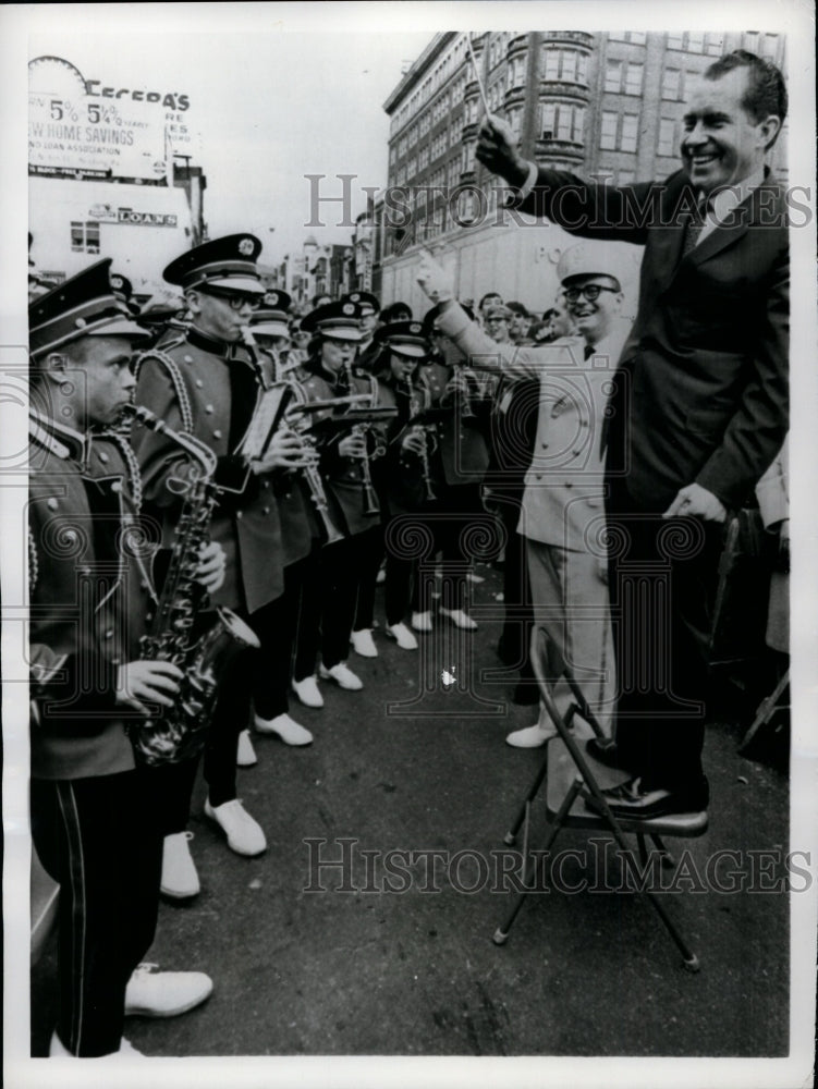 1968 Press Photo Richard Nixon leading a high school band at Presidential rally - Historic Images