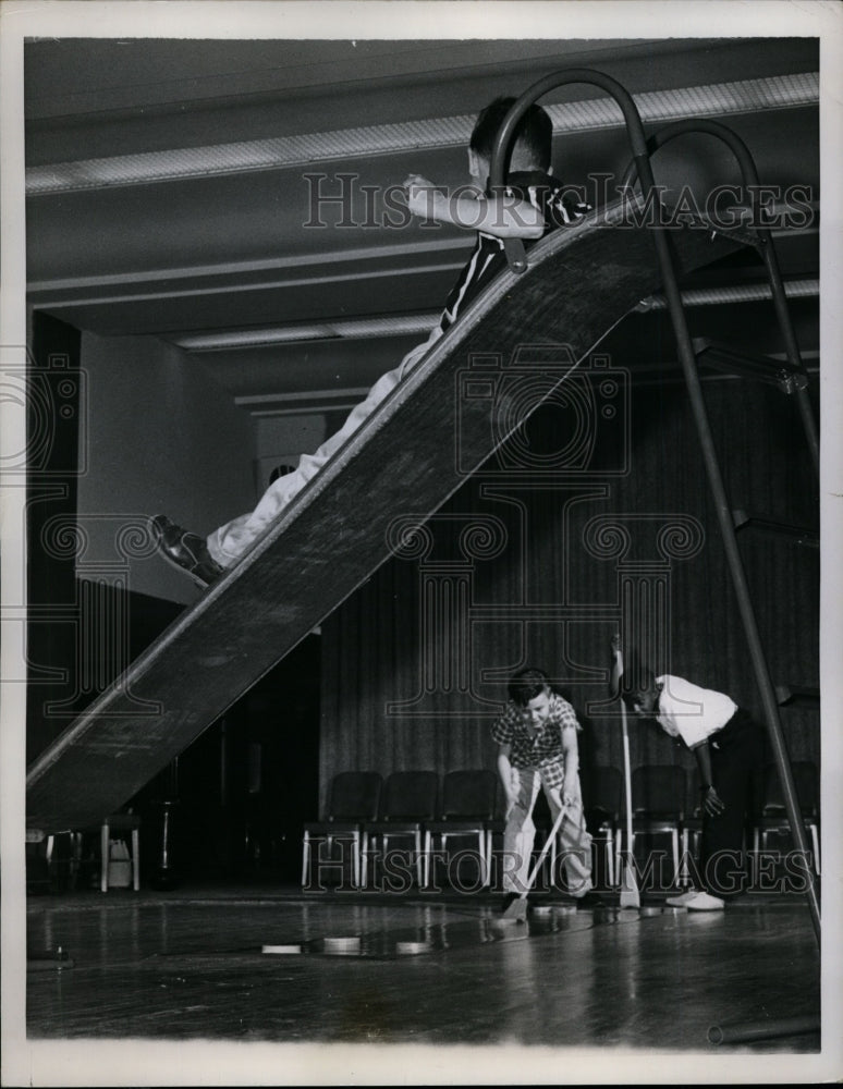 1958 Press Photo Indoor Playground at Barbizon Plaza Theater to Amuse Actors - Historic Images