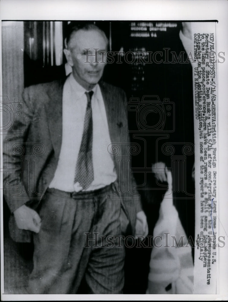 1961 Press Photo Lord Home Leaving Villa of Dean Rusk in Geneva, Switzerland- Historic Images