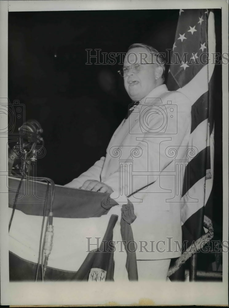 1944 Gov Robert Kerr As He Will Appear on Speaker's Stand in Chicago - Historic Images