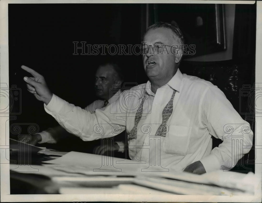 1947 Press Photo Sen. Kenneth HS Wherry of NE, Investigates Midwest Oil Short - Historic Images