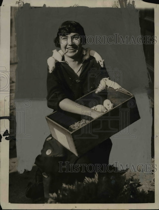 1922 Press Photo Thelma Conners Disapprove Old Belief that Girls are Fraidy Cats-Historic Images